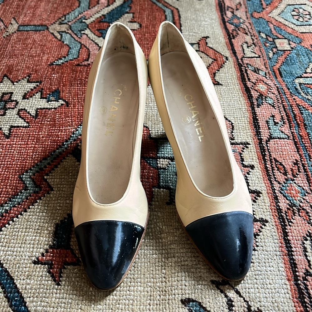 Chanel spectator 8 1/2 beige with black toe vintage